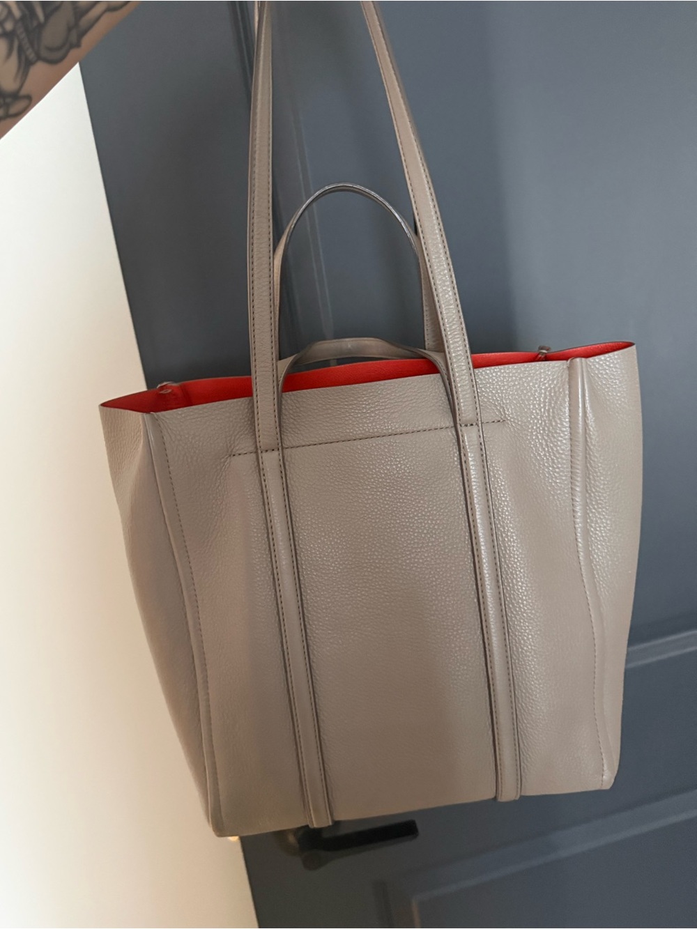 Authentic Marc Jacobs "The Tag Tote 27" Leather Bag-Cement Grey/Red Interior EUC - Picture 7 of 13